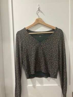 American Eagle Outfitters Women's Dark Green Floral V-Neck Long Sleeve Top
